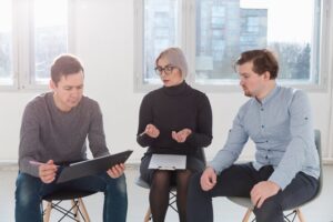 front-view-rehab-doctor-talking-with-male-patients_23-2148398287